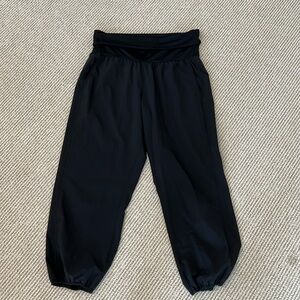 Lululemon cropped joggers